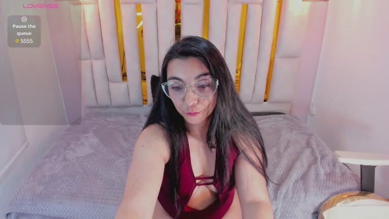 KarlaHernandez19's Streamate show and profile