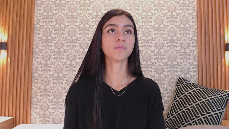 Charlotte_18's Streamate show and profile