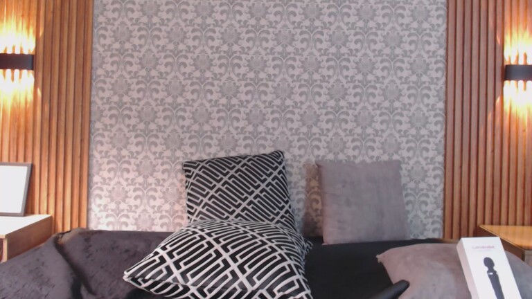 Charlotte_18's Streamate show and profile