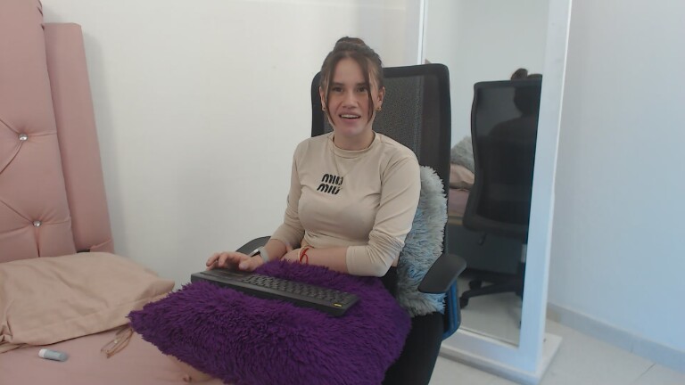 HannaJune's Streamate show and profile