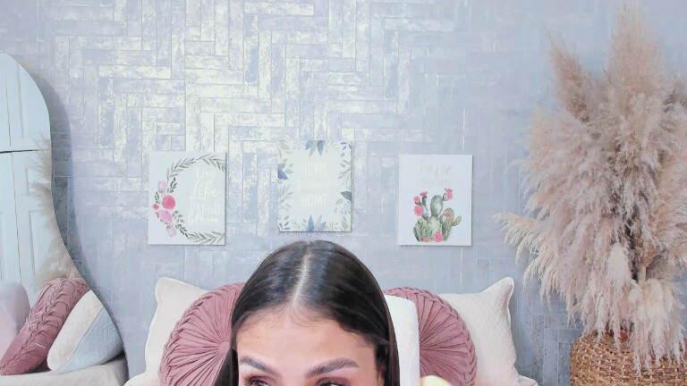 SaraBacker's Streamate show and profile