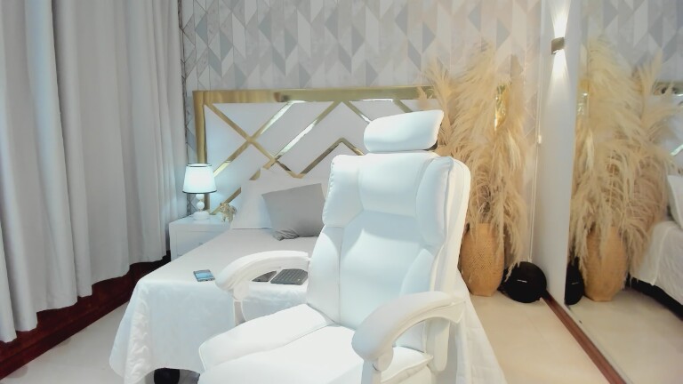 EmilyCash's Streamate show and profile