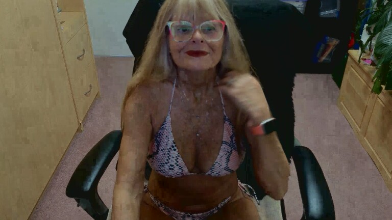 Redhotwifey's Streamate show and profile