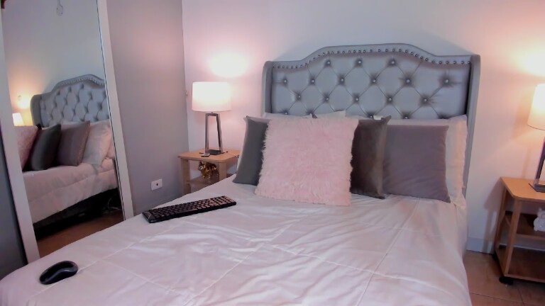 NiaMoon's Streamate show and profile