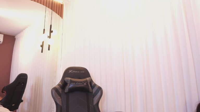 ZaraMiiuw's Streamate show and profile