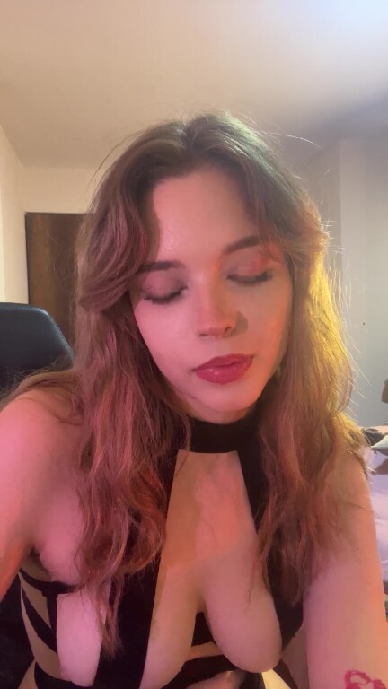 Dolly_scott's Streamate show and profile