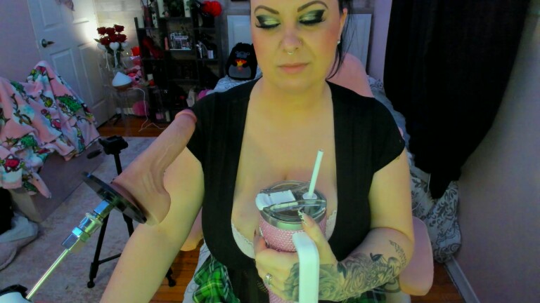 NikkiSkye's Streamate show and profile