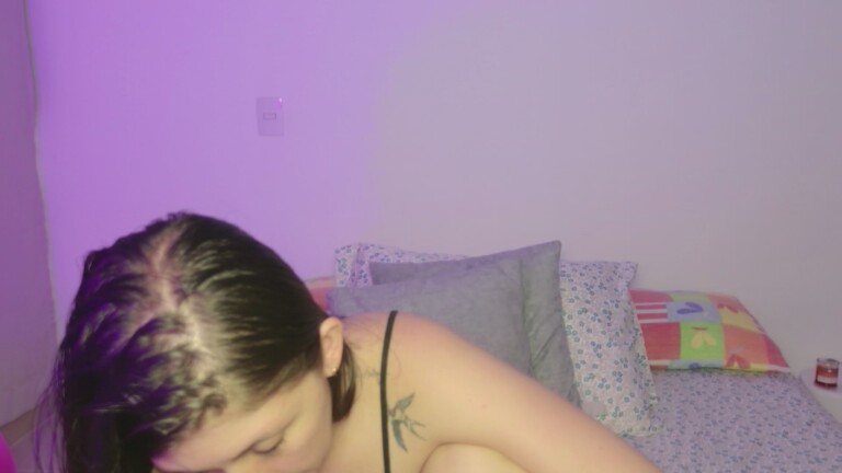 EmmaShaykk's Streamate show and profile