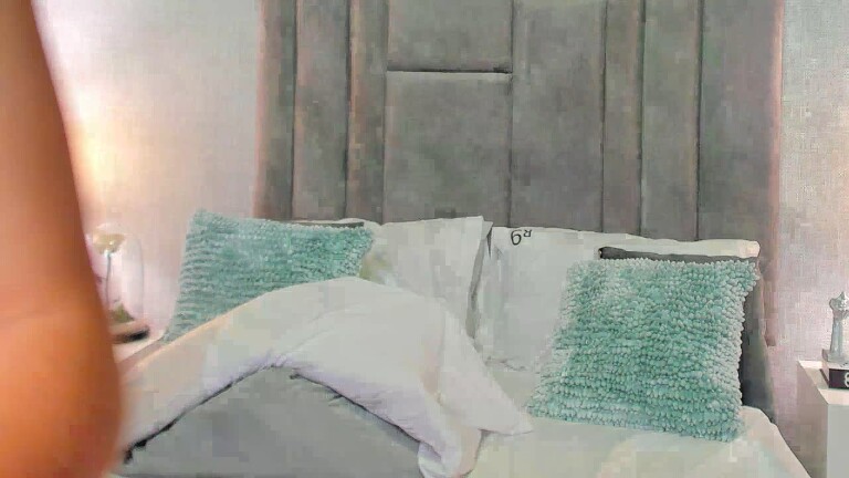 ZairaAbad's Streamate show and profile