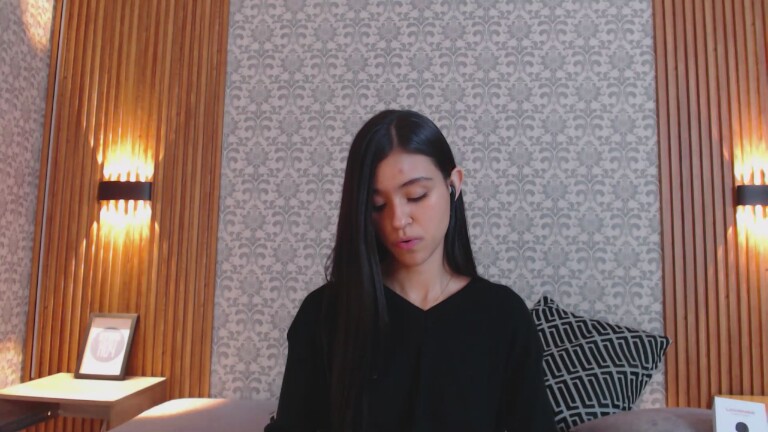 Charlotte_18's Streamate show and profile