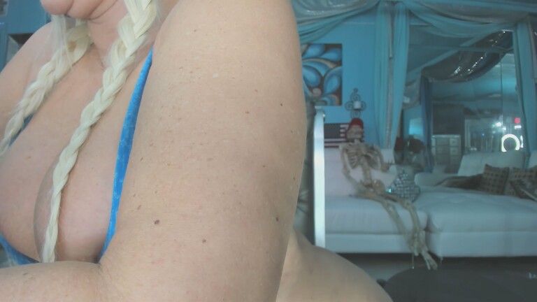 ADRIANNA777's Streamate show and profile