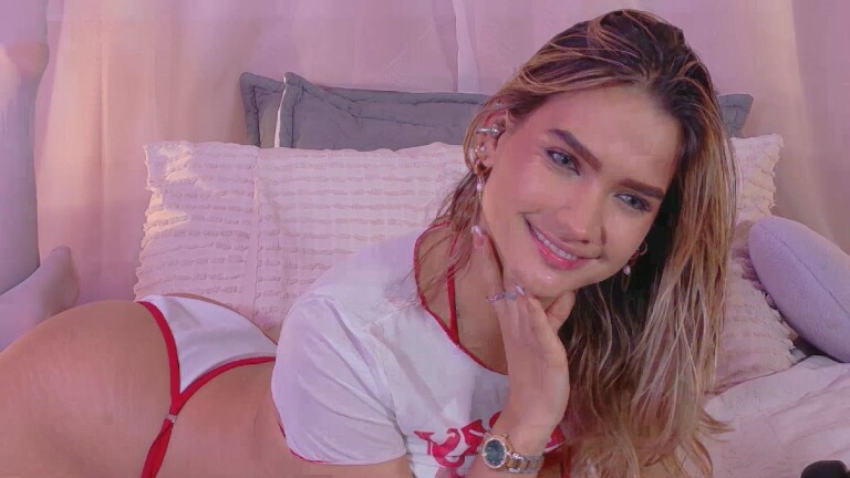 ZeyneJohnson's Streamate show and profile