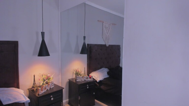 GiaLuxe's Streamate show and profile