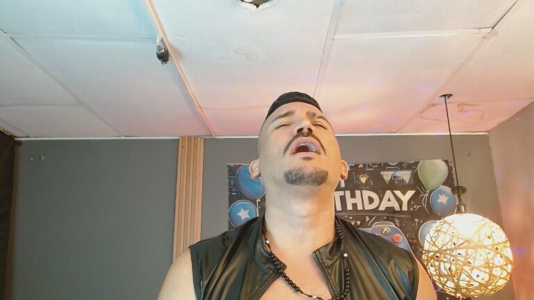 ReikoSmith's Streamate show and profile