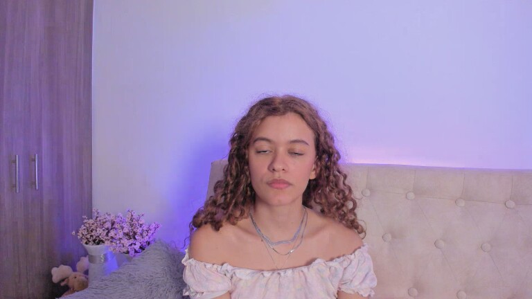 EmiliaJons's Streamate show and profile