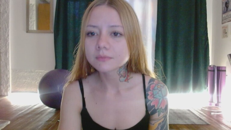 VicktoriaLou's Streamate show and profile