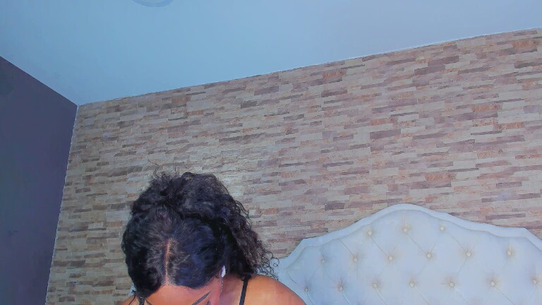 AnnyDuque's Streamate show and profile