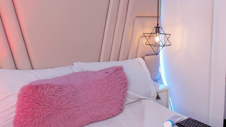 MonserrattMiller's Streamate show and profile