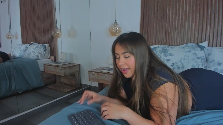 MaraMoore's Streamate show and profile