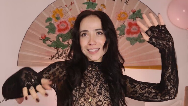 SweetSara33's Streamate show and profile