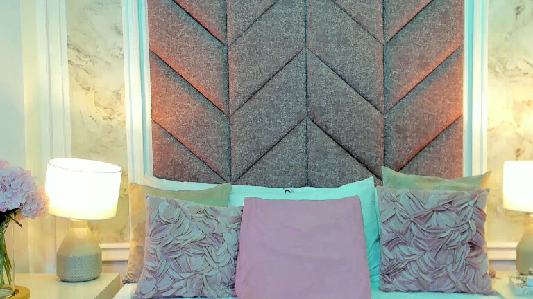 ScarletShinee's Streamate show and profile