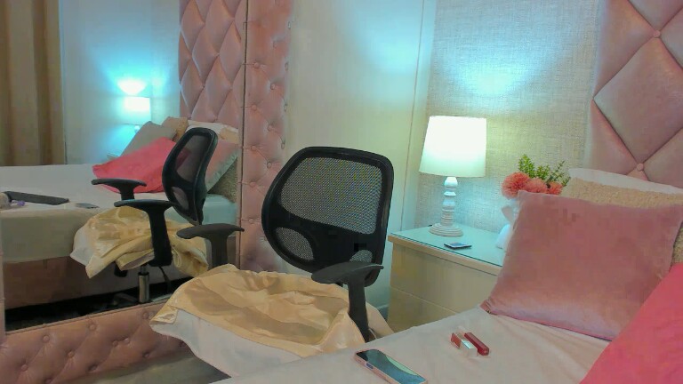 Samantha_Roux's Streamate show and profile