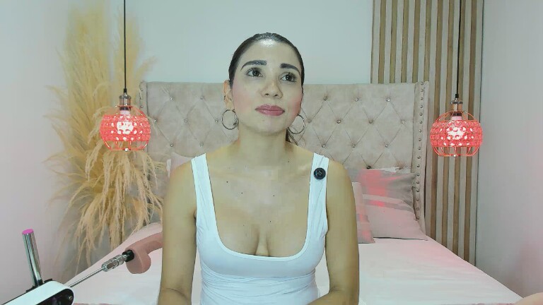 BellaSweet's Streamate show and profile