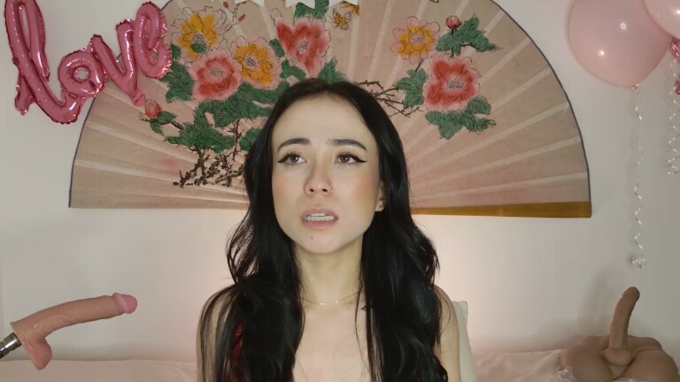 SweetSara33's Streamate show and profile