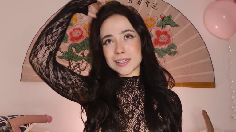 SweetSara33's Streamate show and profile