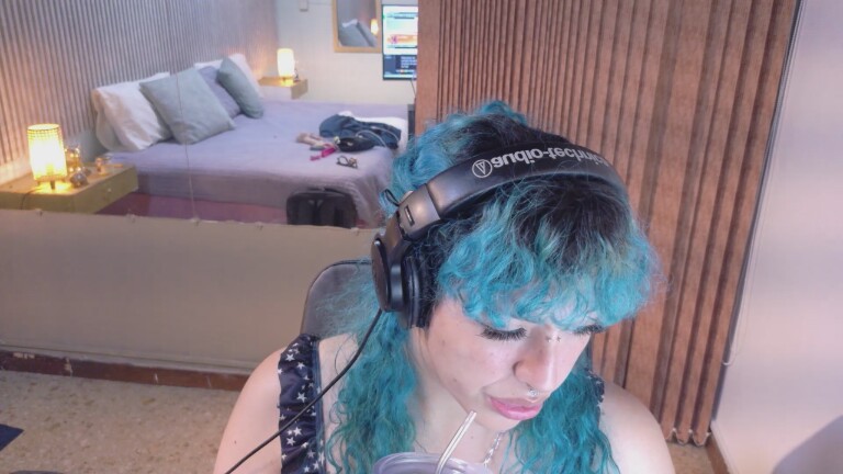 EliFlores's Streamate show and profile