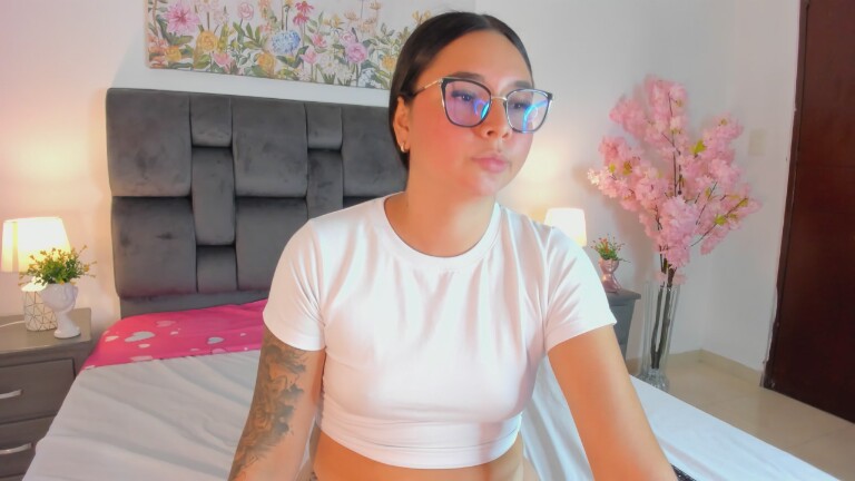 MarcelaHickss's Streamate show and profile