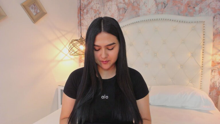 SaharaLyn's Streamate show and profile